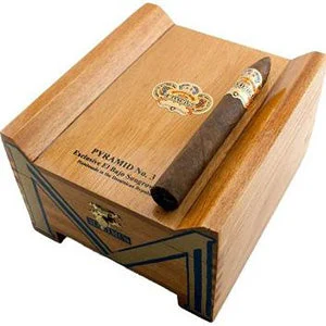 Diamond Crown Maximus Pyramid No.3 Cigars