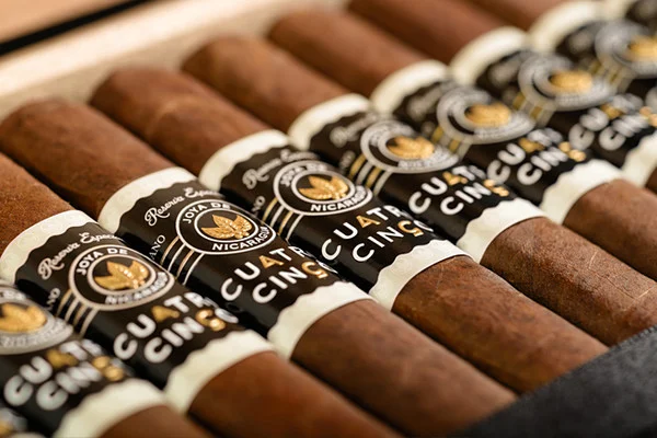 Joya De Nicaragua Cuatro Cinco Reserva Especial Petit Corona (4.5x46 / 5 Pack)