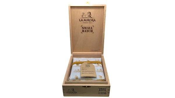 La Aurora Small Batch Lot No. 006 Ambassador (4.5x38/60 / Box 10)
