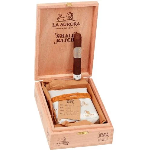 La Aurora Small Batch Lot No. 007 Robusto (4.5x50 / Box 10)