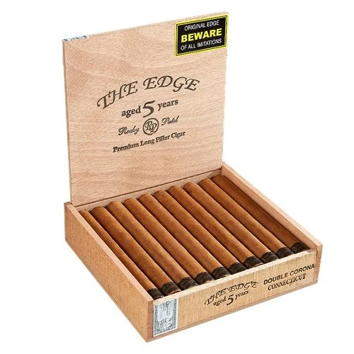 Rocky Patel The Edge Connecticut "Lite" Double Corona (7.5" x 52)