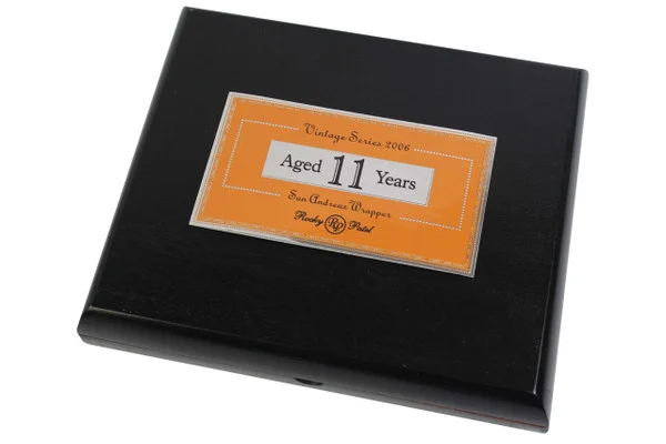 Rocky Patel Vintage 2006 Robusto (5.5 x 50 / 5 Pack)