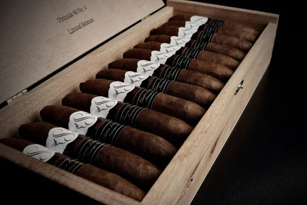 Sencillo Black Piramide 60 No. 4 (4.5x60 / Box 25)
